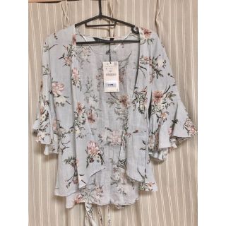 ザラ(ZARA)の新品　ZARA花柄トップス(シャツ/ブラウス(半袖/袖なし))