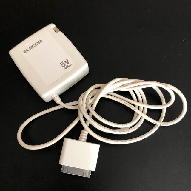 ELECOM(エレコム)のエレコム iPod USBコネクタ用充電器 AVD-ACAD1NWH（ホワイト スマホ/家電/カメラのスマートフォン/携帯電話(バッテリー/充電器)の商品写真