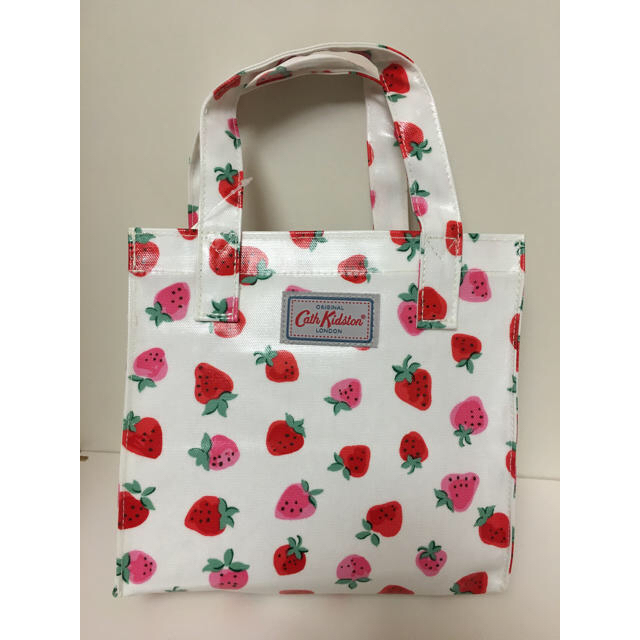 Cath Kidston(キャスキッドソン)のキャスキッドソン　トートバッグ　バッグ　いちご　ストロベリー レディースのバッグ(トートバッグ)の商品写真