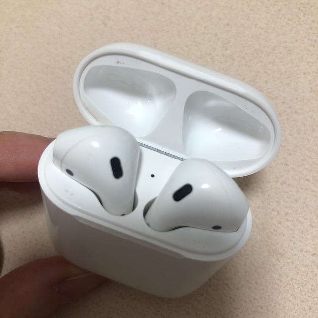 Apple(アップル)の美品☆AirPods 第一世代 スマホ/家電/カメラのオーディオ機器(ヘッドフォン/イヤフォン)の商品写真