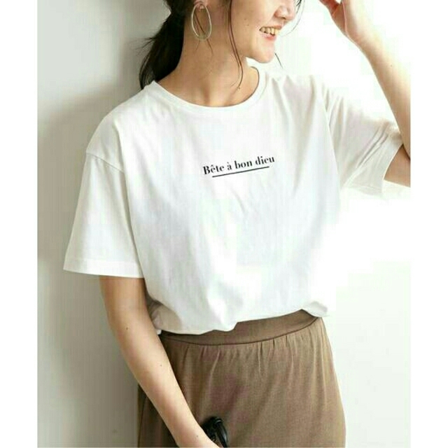 SLOBE IENA(スローブイエナ)の『SLOBE IENA』Bete a bon dieu ロゴTシャツ レディースのトップス(Tシャツ(半袖/袖なし))の商品写真