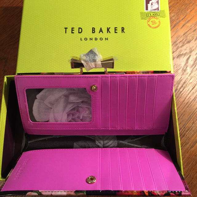 TED BAKER(テッドベイカー)の激レア完売品🎀帰国セール対象商品🎀 レディースのファッション小物(財布)の商品写真