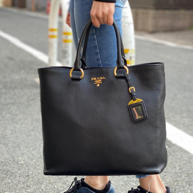 PRADA(プラダ)の最終価格！美品　PRADA トートバッグ レディースのバッグ(トートバッグ)の商品写真