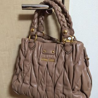 ミュウミュウ(miumiu)のミュウミュウ  バッグ(ショルダーバッグ)