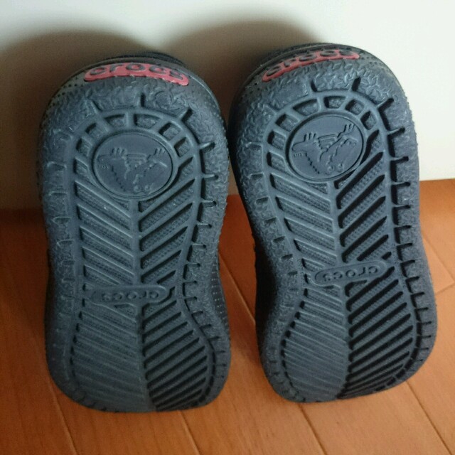 crocs(クロックス)のクロックスのスニーカー レディースの靴/シューズ(スニーカー)の商品写真