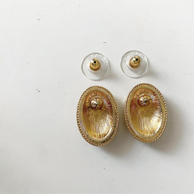 Monet★モネ★赤いラインのオーバルピアス★vintage レディースのアクセサリー(ピアス)の商品写真