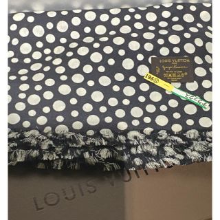 ルイヴィトン(LOUIS VUITTON)の【美品】ルイヴィトン コラボ　ドット　大判ショール ストール草間弥生(マフラー/ショール)