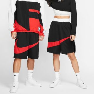 ナイキ(NIKE)の（新品）NIKE Sサイズ ビッグスウッシュ ハーフパンツ ショートパンツ(ショートパンツ)