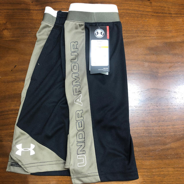 UNDER ARMOUR(アンダーアーマー)のアンダーアーマー　ジュニア　ハーフパンツ  キッズ/ベビー/マタニティのキッズ服男の子用(90cm~)(パンツ/スパッツ)の商品写真