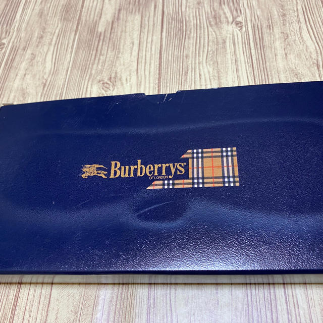 BURBERRY(バーバリー)の【最終価格】ビンテージ　バーバリー　ノバチェック　長財布　BURBERRYS レディースのファッション小物(財布)の商品写真