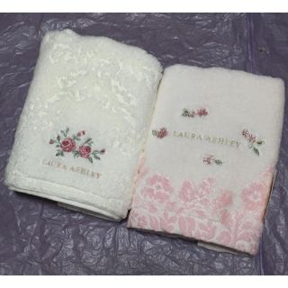 ローラアシュレイ(LAURA ASHLEY)の新品☆ローラアシュレイ フェイスタオル 2枚☆ウィルトン アルバータ☆白 ピンク(タオル/バス用品)