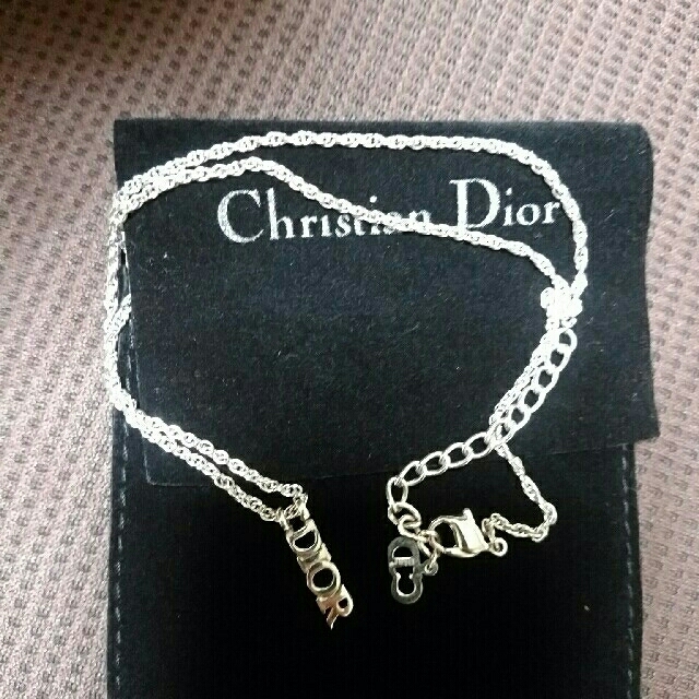 ディオールネックレス　Christian Dior ネックレス　色はシルバーです 1