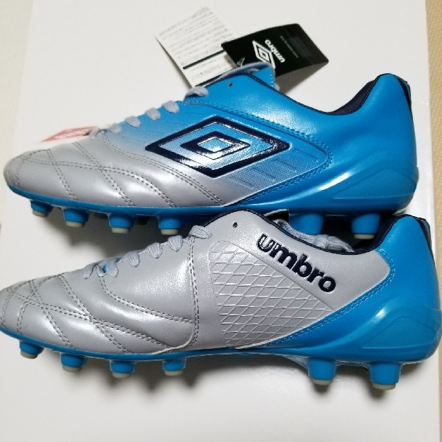 UMBRO(アンブロ)のアンブロ　サッカースパイクシューズ スポーツ/アウトドアのサッカー/フットサル(シューズ)の商品写真