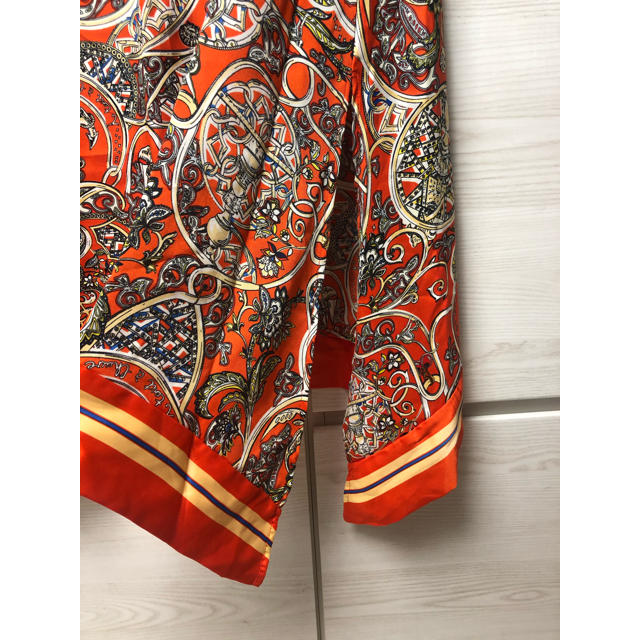H&M(エイチアンドエム)のタグ付き　H&M ペイズリー柄　スカート レディースのスカート(ひざ丈スカート)の商品写真
