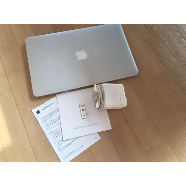 Apple(アップル)のMacBook Air (11インチ, Late 2010) スマホ/家電/カメラのPC/タブレット(ノートPC)の商品写真