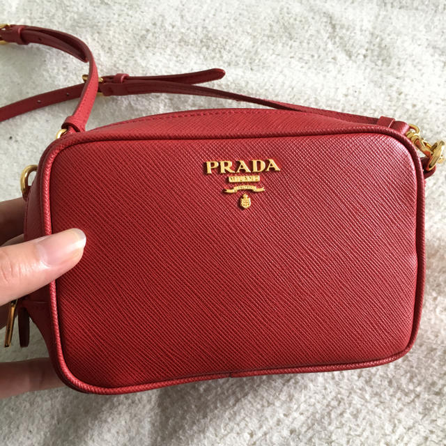 PRADA(プラダ)のお取り置き中 レディースのバッグ(ショルダーバッグ)の商品写真