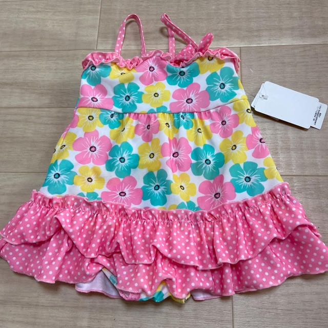 【新品】水着　ワンピース　花柄　90センチ キッズ/ベビー/マタニティのキッズ服女の子用(90cm~)(水着)の商品写真