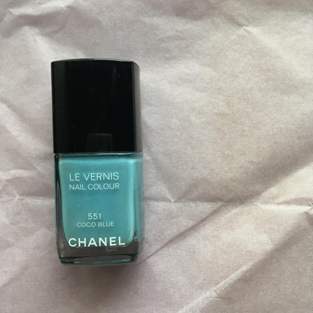 CHANEL(シャネル)のCHANEL ヴェルニ　551 ココブルー コスメ/美容のネイル(マニキュア)の商品写真