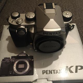 ペンタックス(PENTAX)のPENTAX KP ボディ SILVER(デジタル一眼)