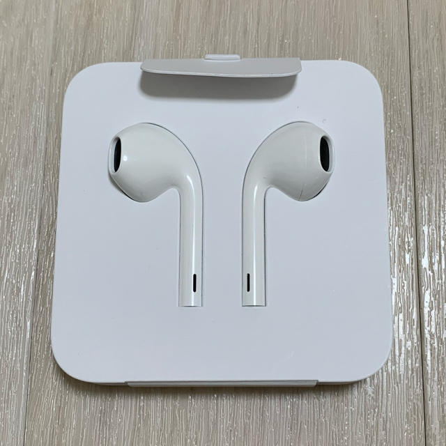 Apple(アップル)のEarPods with Lightning Connector スマホ/家電/カメラのオーディオ機器(ヘッドフォン/イヤフォン)の商品写真