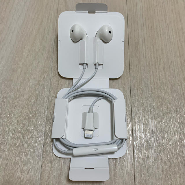 Apple(アップル)のEarPods with Lightning Connector スマホ/家電/カメラのオーディオ機器(ヘッドフォン/イヤフォン)の商品写真