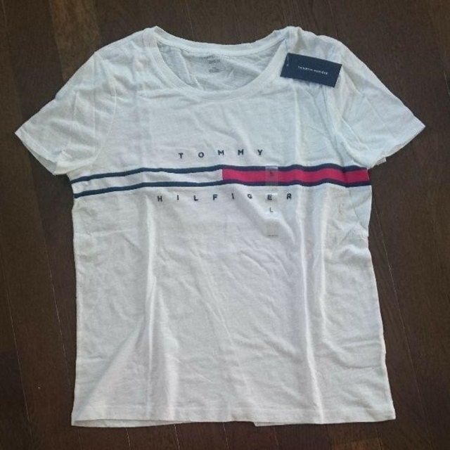 TOMMY HILFIGER(トミーヒルフィガー)の新品　Tommy Hilfiger★ロゴ入口Tシャツ レディースのトップス(Tシャツ(半袖/袖なし))の商品写真