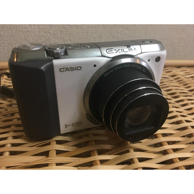 CASIO(カシオ)の【中古】CASIO製デジカメ　ZR-700 スマホ/家電/カメラのカメラ(コンパクトデジタルカメラ)の商品写真