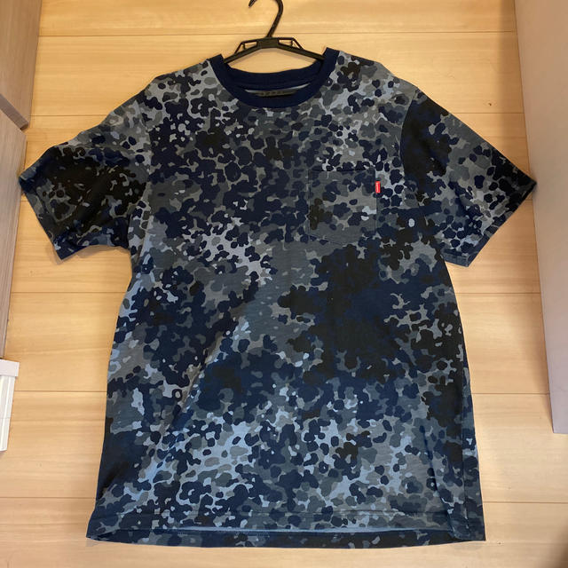 Supreme(シュプリーム)のLサイズ supreme pocket tee navy german kamo メンズのトップス(Tシャツ/カットソー(半袖/袖なし))の商品写真