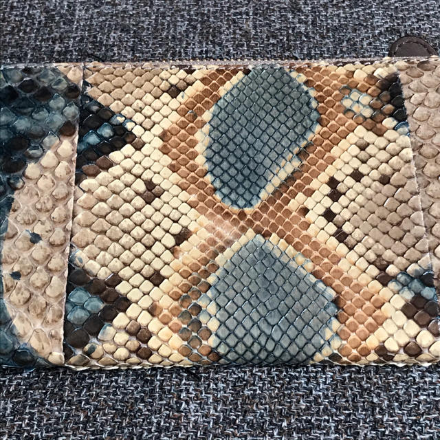 ANYA HINDMARCH(アニヤハインドマーチ)のANYA HINDMARCH Londonパイソン財布 レディースのファッション小物(財布)の商品写真