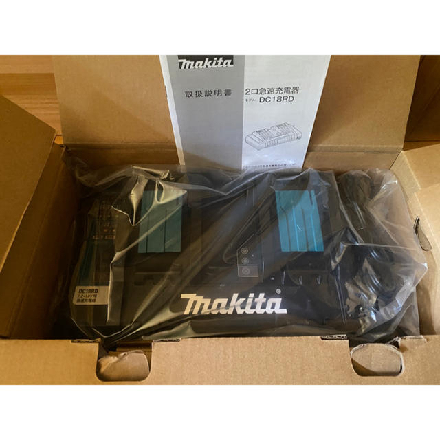 Makita(マキタ)のマキタ 2口充電器DC18RD 18V/14.4V対応 5.0A バッテリー付き スマホ/家電/カメラのスマートフォン/携帯電話(バッテリー/充電器)の商品写真