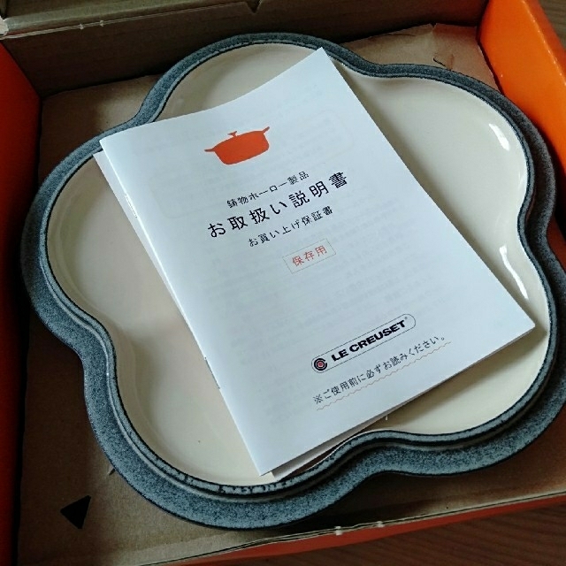 LE CREUSET(ルクルーゼ)のクーポン値下げ！新品　ル・クルーゼ　フラワー　ホーロー鍋　プレート　フルール インテリア/住まい/日用品のキッチン/食器(鍋/フライパン)の商品写真