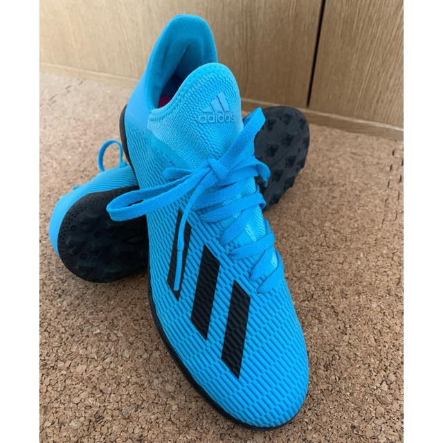 adidas(アディダス)のadidas ジュニア　サッカーシューズ　超美品！！ スポーツ/アウトドアのサッカー/フットサル(シューズ)の商品写真