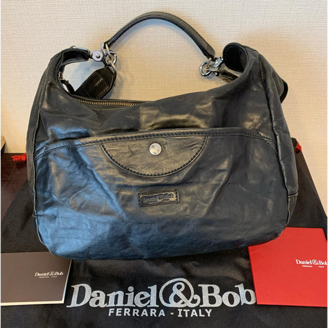 Daniel & Bob(ダニエルアンドボブ)のダニエル&ボブ × ナノユニバース ブラックレザー 2WAY ショルダーバッグ メンズのバッグ(ショルダーバッグ)の商品写真