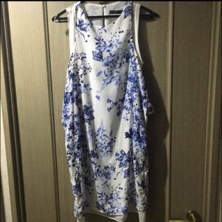 ザラ(ZARA)のZARA 花柄 ワンピース(ひざ丈ワンピース)