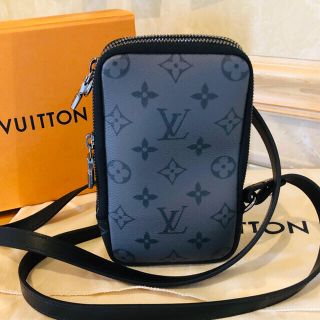 ルイヴィトン(LOUIS VUITTON)の入手困難 最新モデル ルイ ヴィトン ダブル フォン ウオレット(ボディーバッグ)