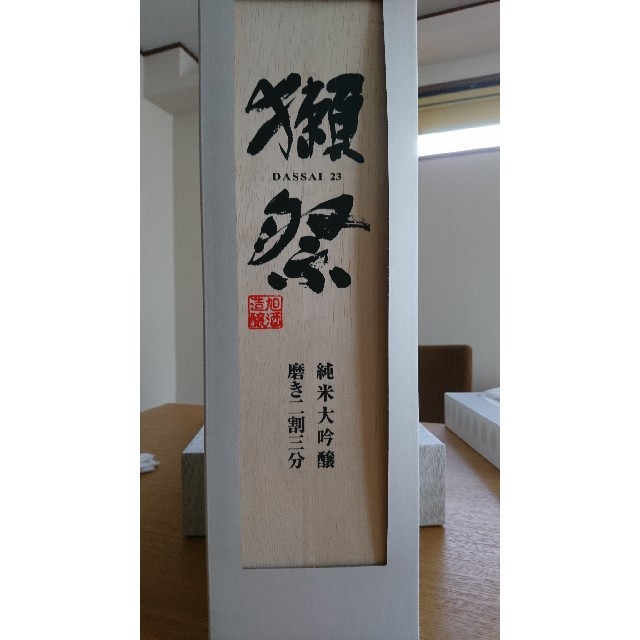 獺祭 磨き2割3分  1800ml  木箱付  日本酒 食品/飲料/酒の酒(日本酒)の商品写真