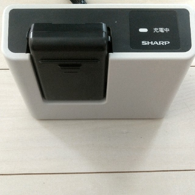 SHARP(シャープ)のシャープ掃除機　充電器&バッテリーセット スマホ/家電/カメラの生活家電(掃除機)の商品写真