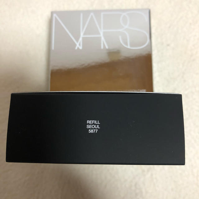 NARS(ナーズ)のNARS ナーズ新品・未開封品　5877クッションファンデ　リフィル＋限定ケース コスメ/美容のベースメイク/化粧品(ファンデーション)の商品写真