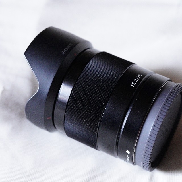 SONY(ソニー)のFE 28mm F2 SEL28F20 スマホ/家電/カメラのカメラ(レンズ(単焦点))の商品写真