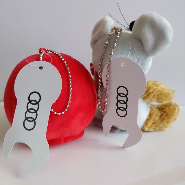 AUDI(アウディ)のアウディ　ネズミくまマスコット2個セット エンタメ/ホビーのおもちゃ/ぬいぐるみ(キャラクターグッズ)の商品写真