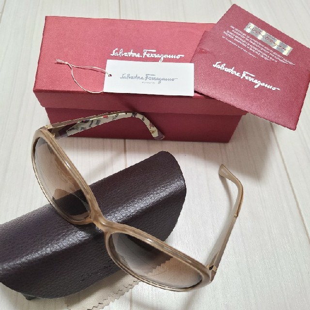 Salvatore Ferragamo(サルヴァトーレフェラガモ)のフェラガモ　サングラス レディースのファッション小物(サングラス/メガネ)の商品写真