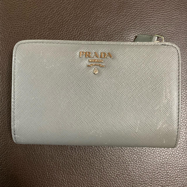 PRADA サフィアーノ　グレー×シルバー