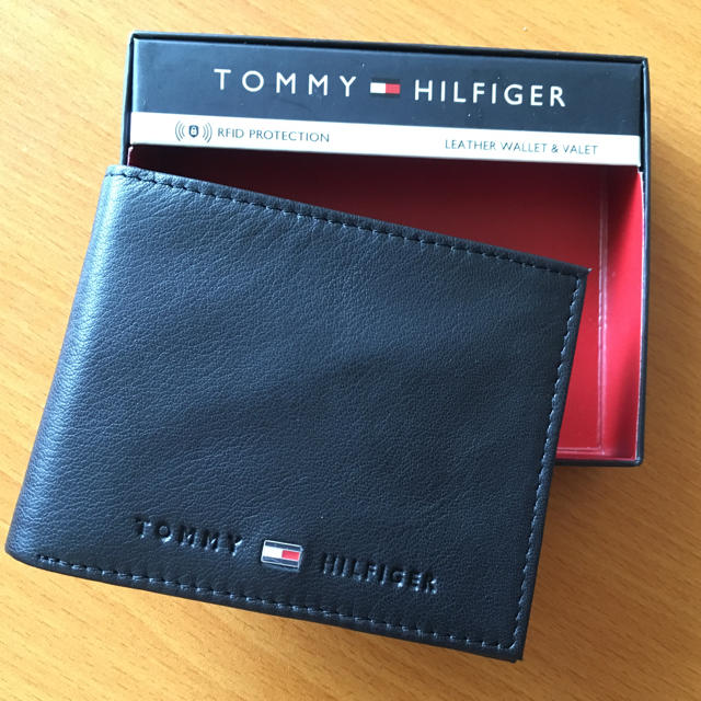 TOMMY HILFIGER(トミーヒルフィガー)の訳あり トミーヒルフィガー  おり財布 ブラック メンズ メンズのファッション小物(折り財布)の商品写真