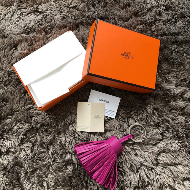 直営店購入新品エルメスHERMESカルメンローズ 独特の素材 sitgesvida.com