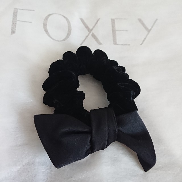 FOXEY(フォクシー)のFOXEYリボンシュシュ レディースのヘアアクセサリー(ヘアゴム/シュシュ)の商品写真