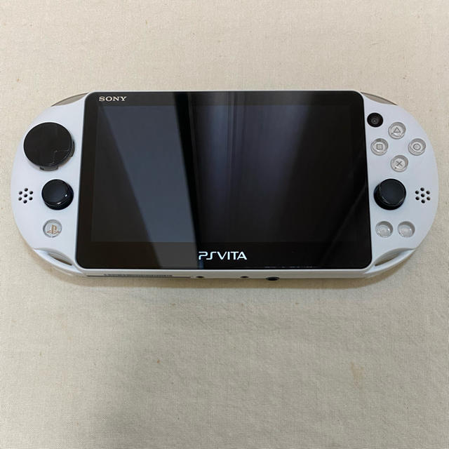 PlayStation Vita(プレイステーションヴィータ)のpsvita  PCH-2000  ZA22  グレイシャーホワイト　延長保証付 エンタメ/ホビーのゲームソフト/ゲーム機本体(携帯用ゲーム機本体)の商品写真