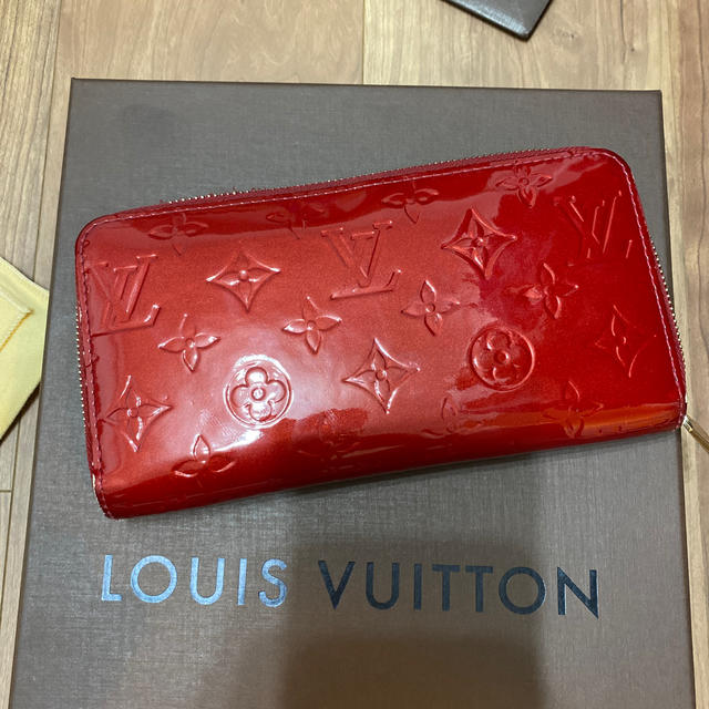 LOUIS VUITTON(ルイヴィトン)のヴィトン　ヴェルニ　長財布 メンズのファッション小物(長財布)の商品写真