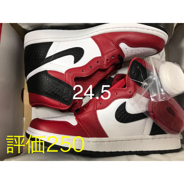 NIKE(ナイキ)のNIKE AIR JORDAN1 HIGH OG "SATIN RED"24.5 レディースの靴/シューズ(スニーカー)の商品写真