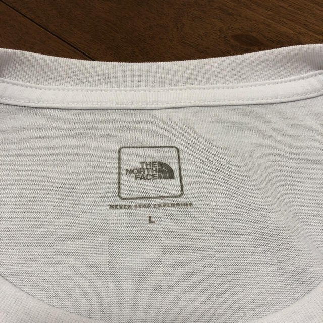 THE NORTH FACE(ザノースフェイス)のTHE NORTH FACE  Tシャツ　メンズ　ホワイト　Lサイズ メンズのトップス(Tシャツ/カットソー(半袖/袖なし))の商品写真