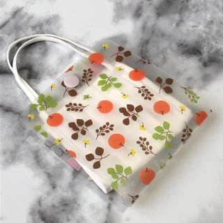 りんご　仮置きマスクケース　Mサイズ　ハンドメイド　新品　挨拶不要即購入OK(ポーチ)